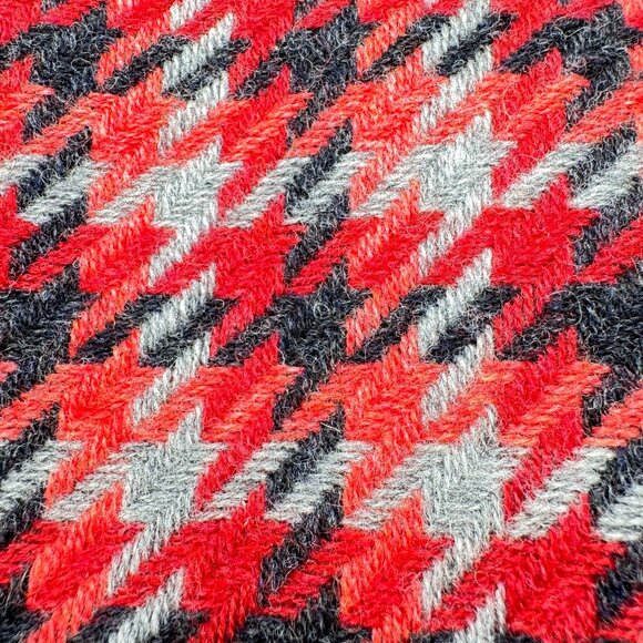 ANTA Plaid Throw Blanket 50"x60" 100% Merino Wool Red Black Grey NWT - Picture 2 of 10